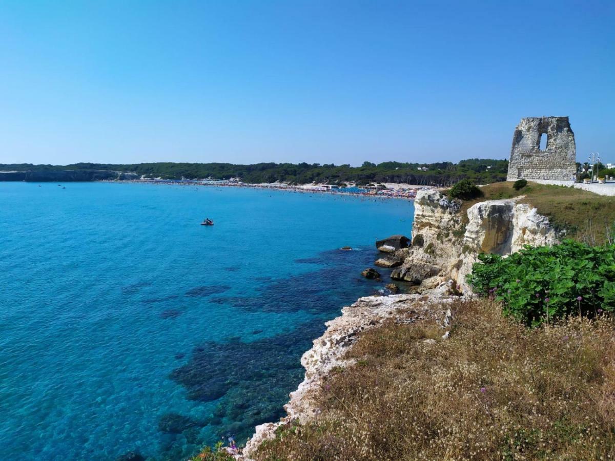 Villetta fronte mare Torre dell'Orso Exteriör bild
